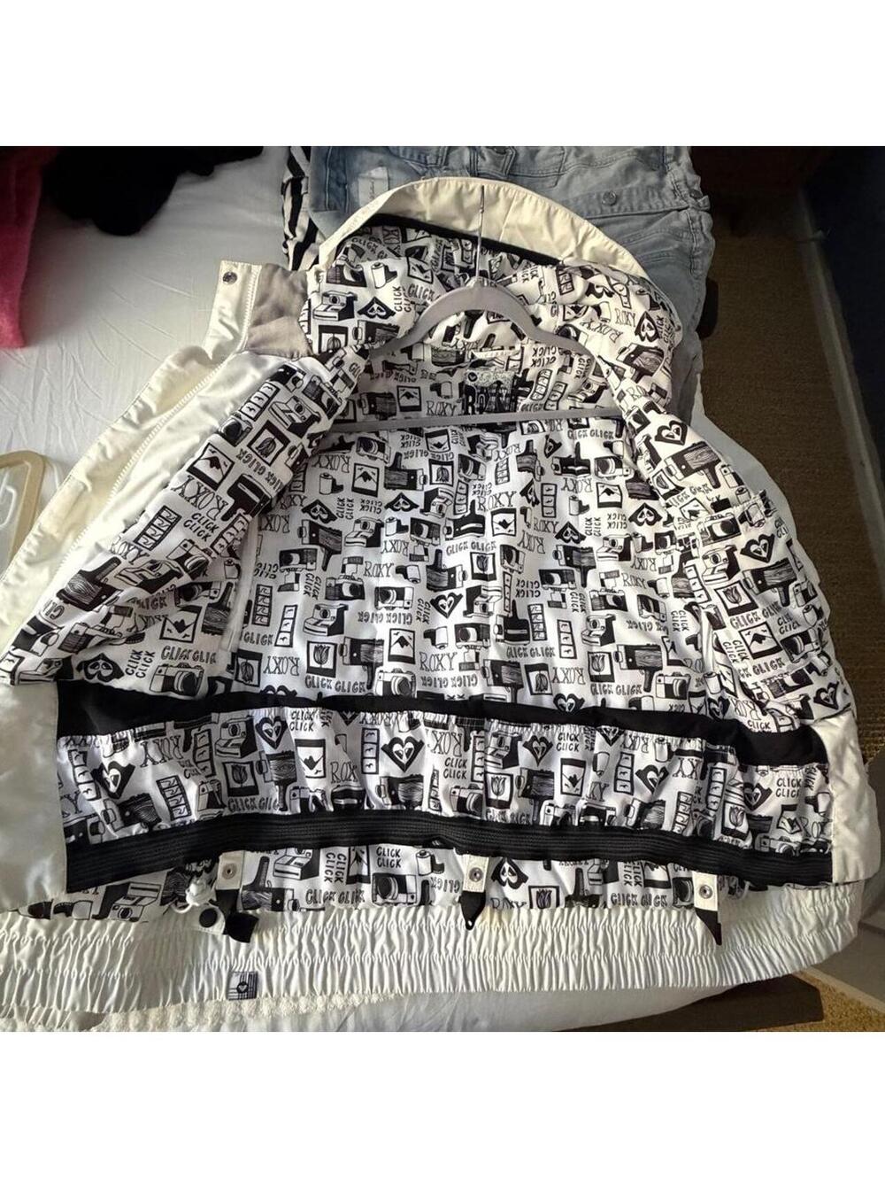 White Roxy snowboarding jacket - Picture 6 of 7